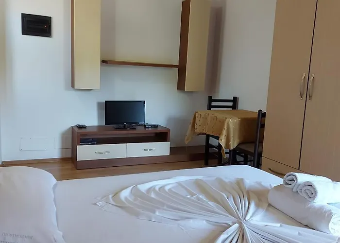 Relax 山林小屋 Vlorë